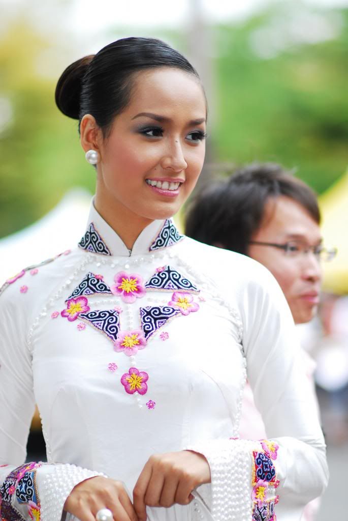 Mai_Phuong_Thuy_Vietnam_Festival_2008_in_Japan_zpsaca82de2.jpg