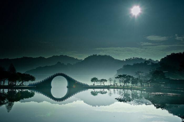 941901 160281587482308 473499814 n - Moon Bridge In Dahu Park, Taipei, China