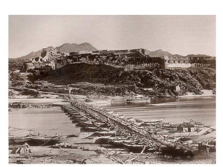 960089 568401693180998 833774453 n - Bridge of Boats and Fort over Indus at Attock, 1863.