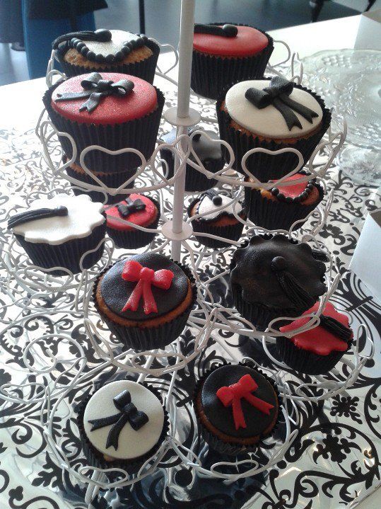 http://i1225.photobucket.com/albums/ee382/ornamentje/PastieCupcakesatPeterDomenie.jpg