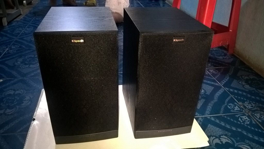 Cần bán Loa Klipsch RB61II và cặp chân loa sắt
