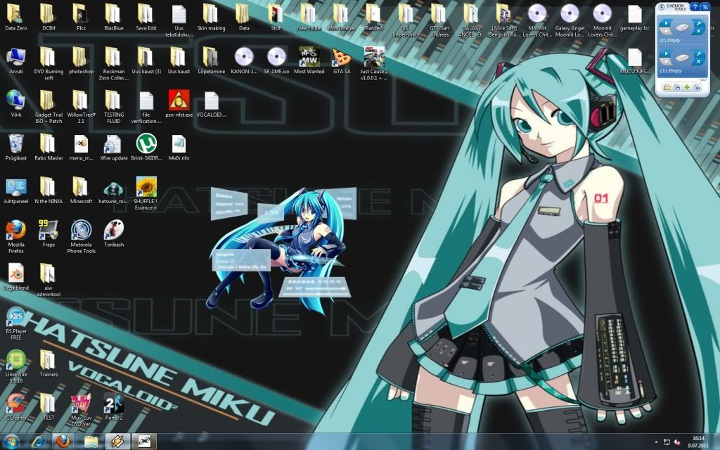 Forum Image: http://i1225.photobucket.com/albums/ee395/Data_Zero/Desktop.jpg