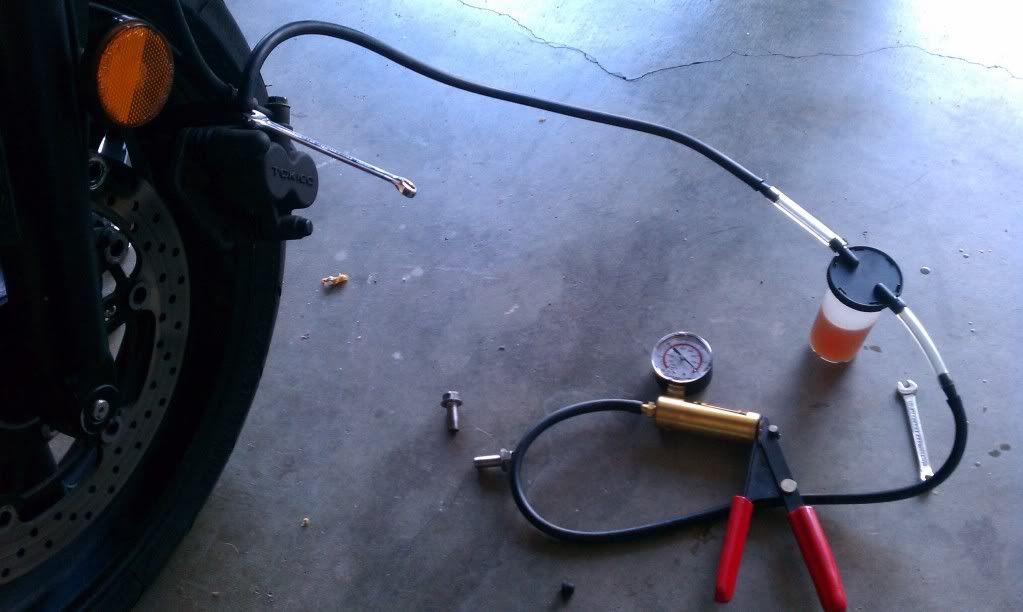 Front brake upgrade 4pot caliper rebuild + swap using SVRP adapter brackets Suzuki SV650